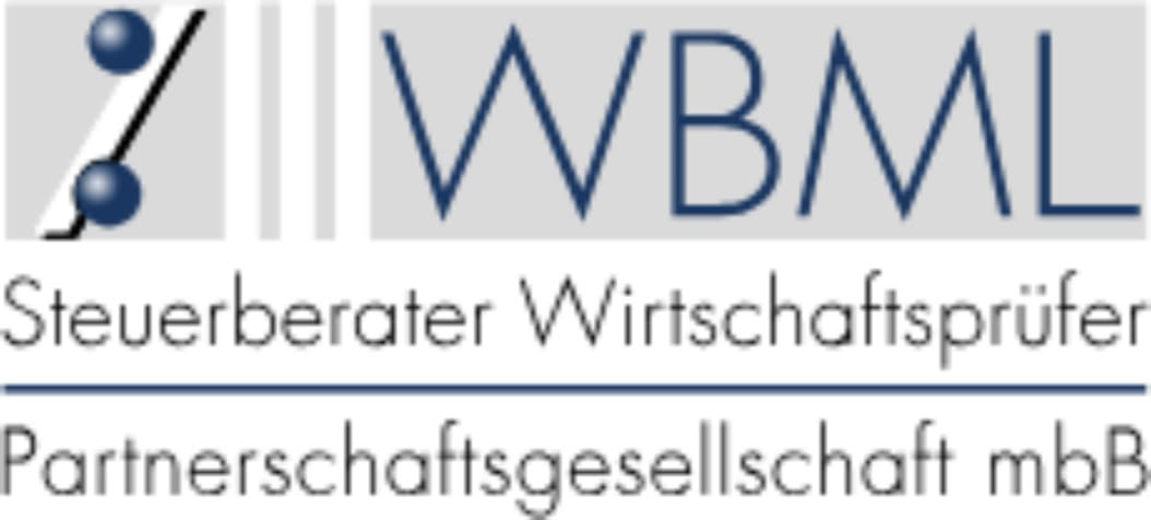 Logo mit den Buchstaben "WBML" und den Worten "Steuerberater Wirtschaftspr&uuml;fer Partnerschaftsgesellschaft mbB" darunter, sowie einem grafischen Element links.