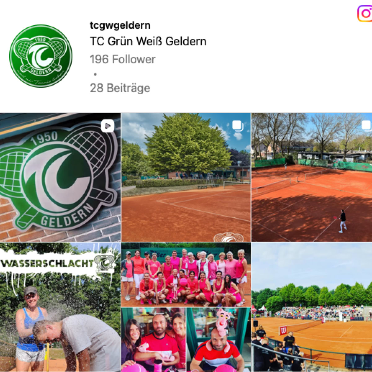 Instagram-Profilansicht mit mehreren Bildern: ein Logo, ein Tennisplatz, eine Gruppe von Menschen in pinken Outfits, ein Mann mit einem Kind, und ein weiteres Bild eines Tennisplatzes.
