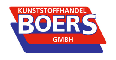 Logo mit den Worten "Kunststoffhandel Boers GmbH" in wei&szlig;er Schrift auf roten und blauen Hintergrundformen.